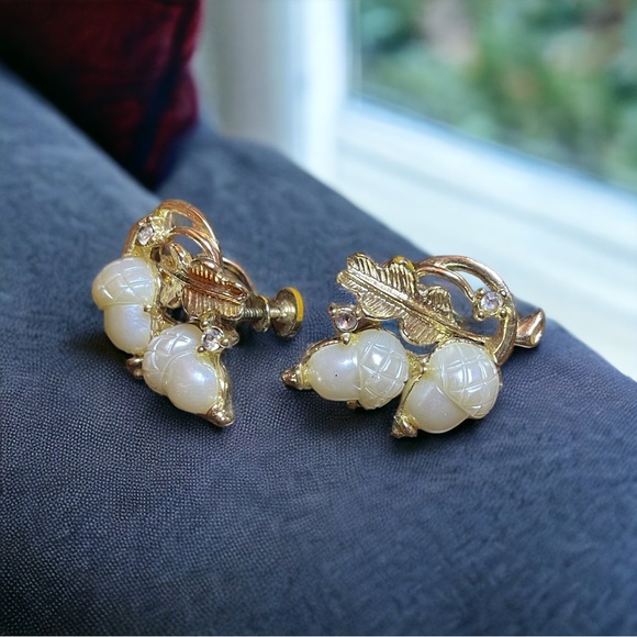 1950’s Coro Screw Back Earrings - Picture 1 of 3